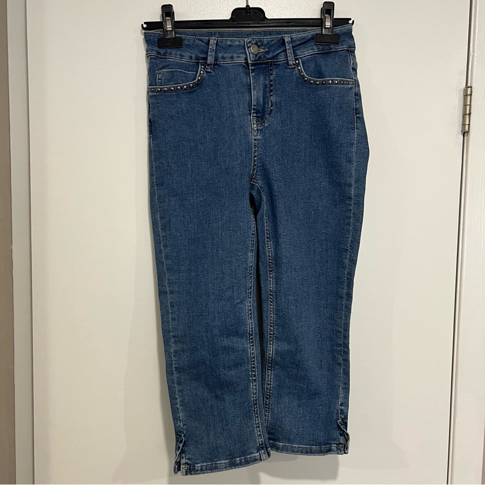 Culture Jeans - size 26 - Capri with metal studs on pocket